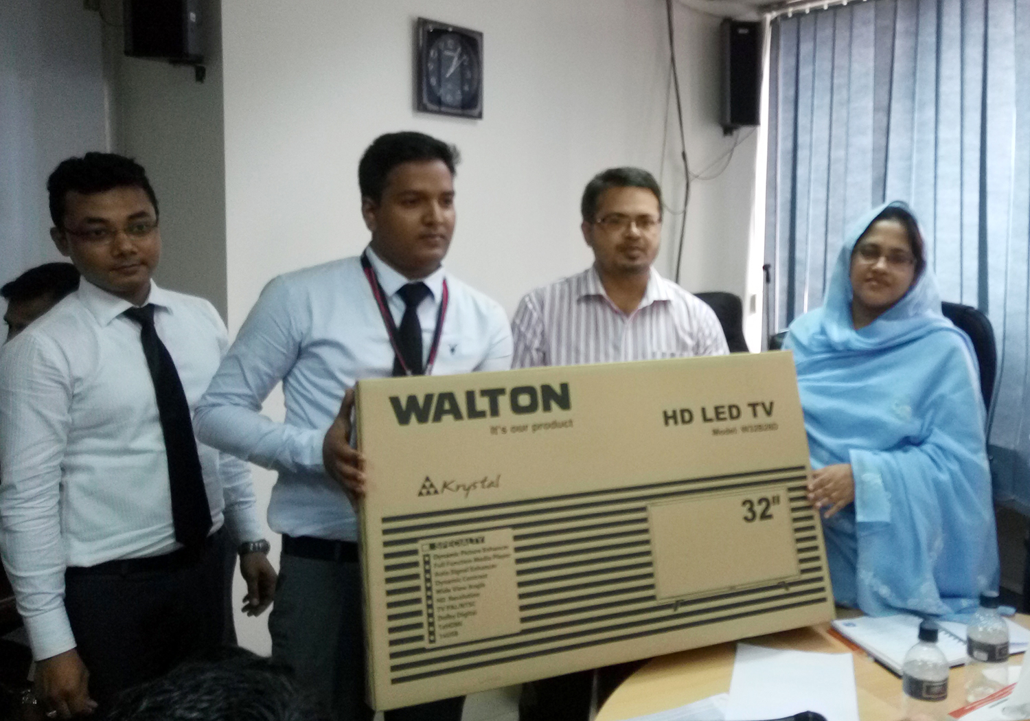 Receiving Best Area manager Gift-2015